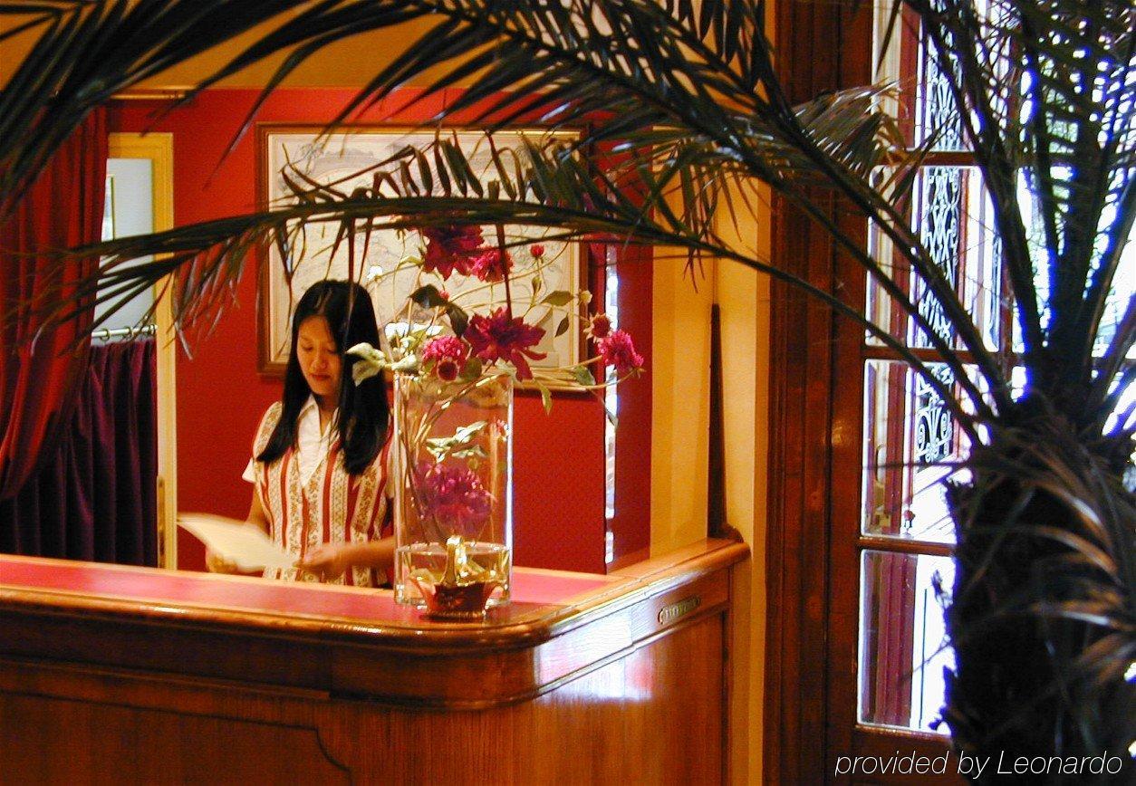 호텔 브리타니크 파리 내부 사진